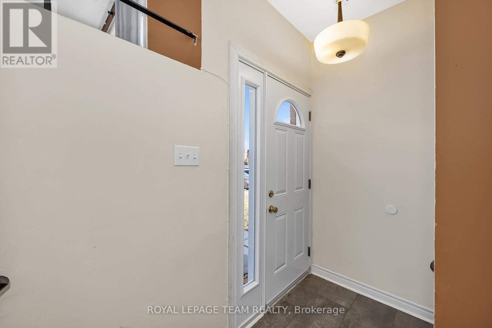 23a Woodvale Green, Ottawa, Ontario  K2G 4H3 - Photo 4 - X12876316