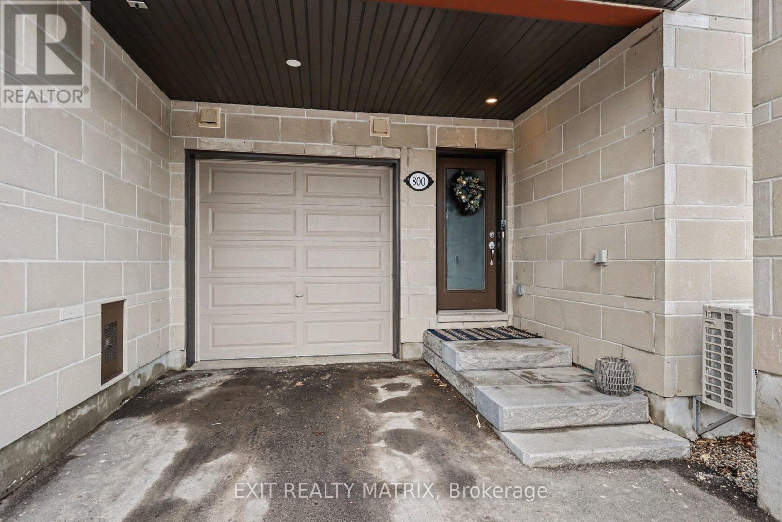 800 Cap Diamant Way, Ottawa, Ontario  K4A 1J8 - Photo 2 - X12876328