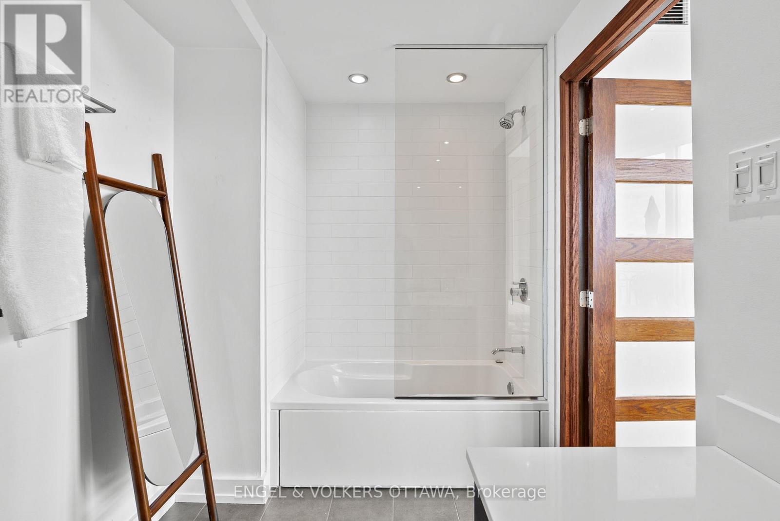 823 - 349 Mcleod Street, Ottawa, Ontario  K2P 0S1 - Photo 22 - X12876436