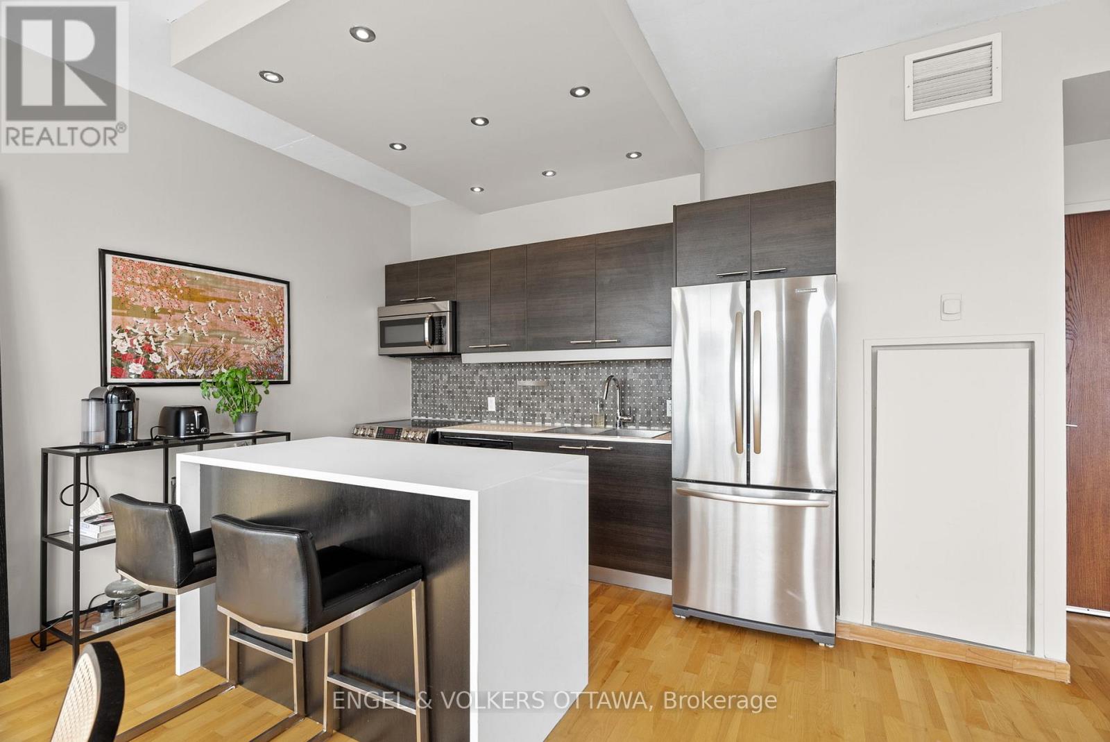 823 - 349 Mcleod Street, Ottawa, Ontario  K2P 0S1 - Photo 4 - X12876436