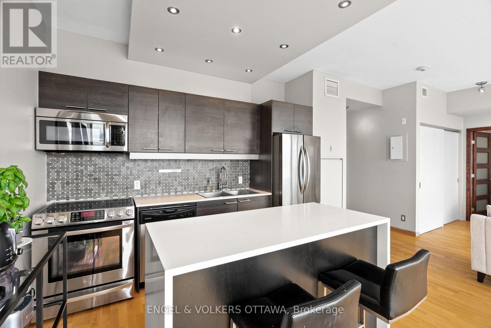 823 - 349 Mcleod Street, Ottawa, Ontario  K2P 0S1 - Photo 6 - X12876436