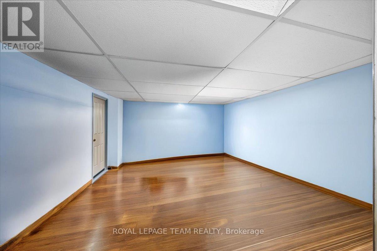 1137 Chimney Hill Way, Ottawa, Ontario  K1J 8Z7 - Photo 5 - X12876480