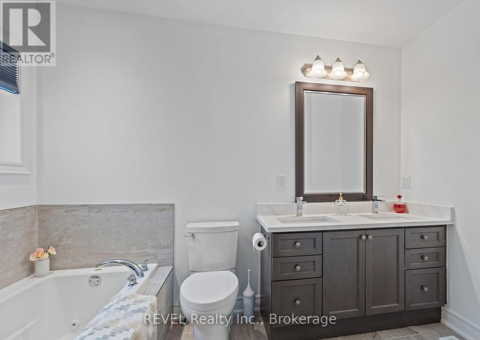 1018 Kerby Street, Fort Erie (Crescent Park), Ontario  L2A 0B9 - Photo 13 - X12876428