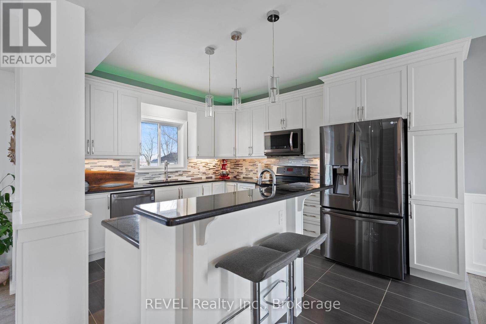 1018 Kerby Street, Fort Erie (Crescent Park), Ontario  L2A 0B9 - Photo 5 - X12876428