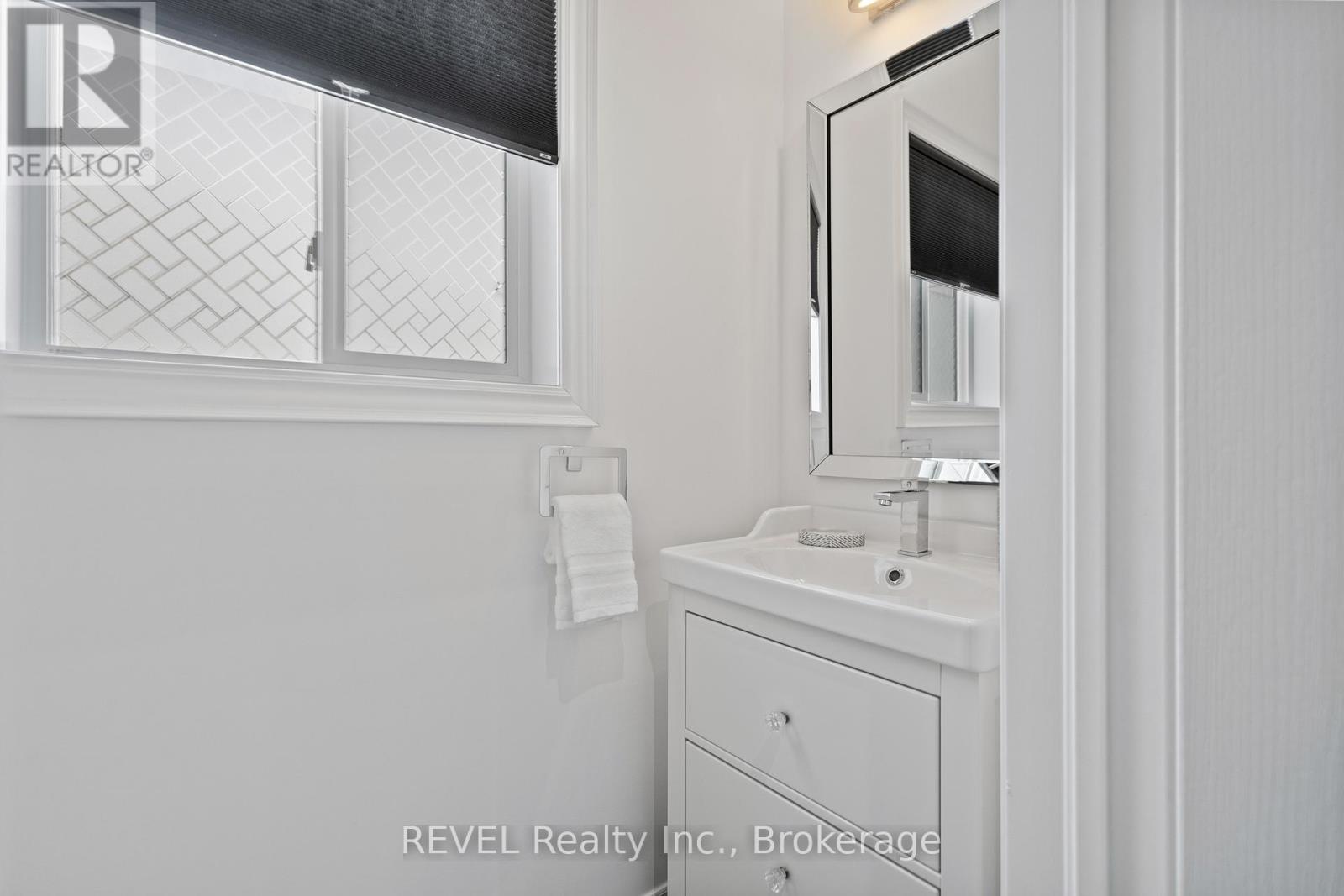 1018 Kerby Street, Fort Erie (Crescent Park), Ontario  L2A 0B9 - Photo 8 - X12876428