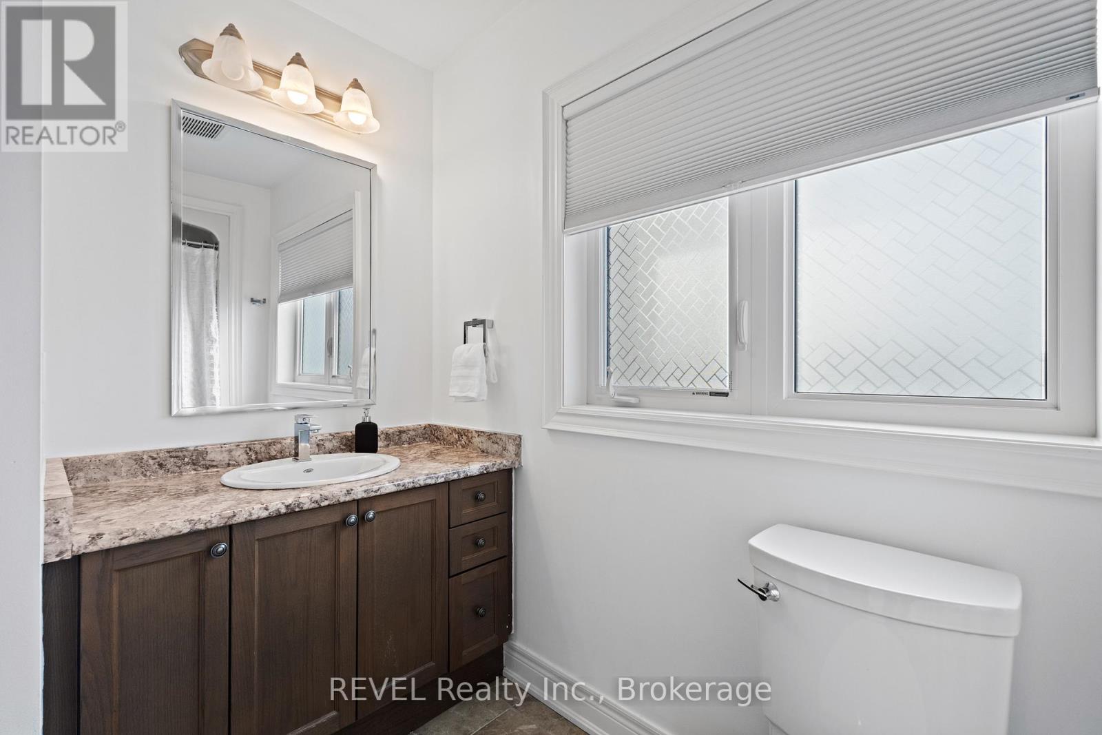 1018 Kerby Street, Fort Erie (Crescent Park), Ontario  L2A 0B9 - Photo 9 - X12876428