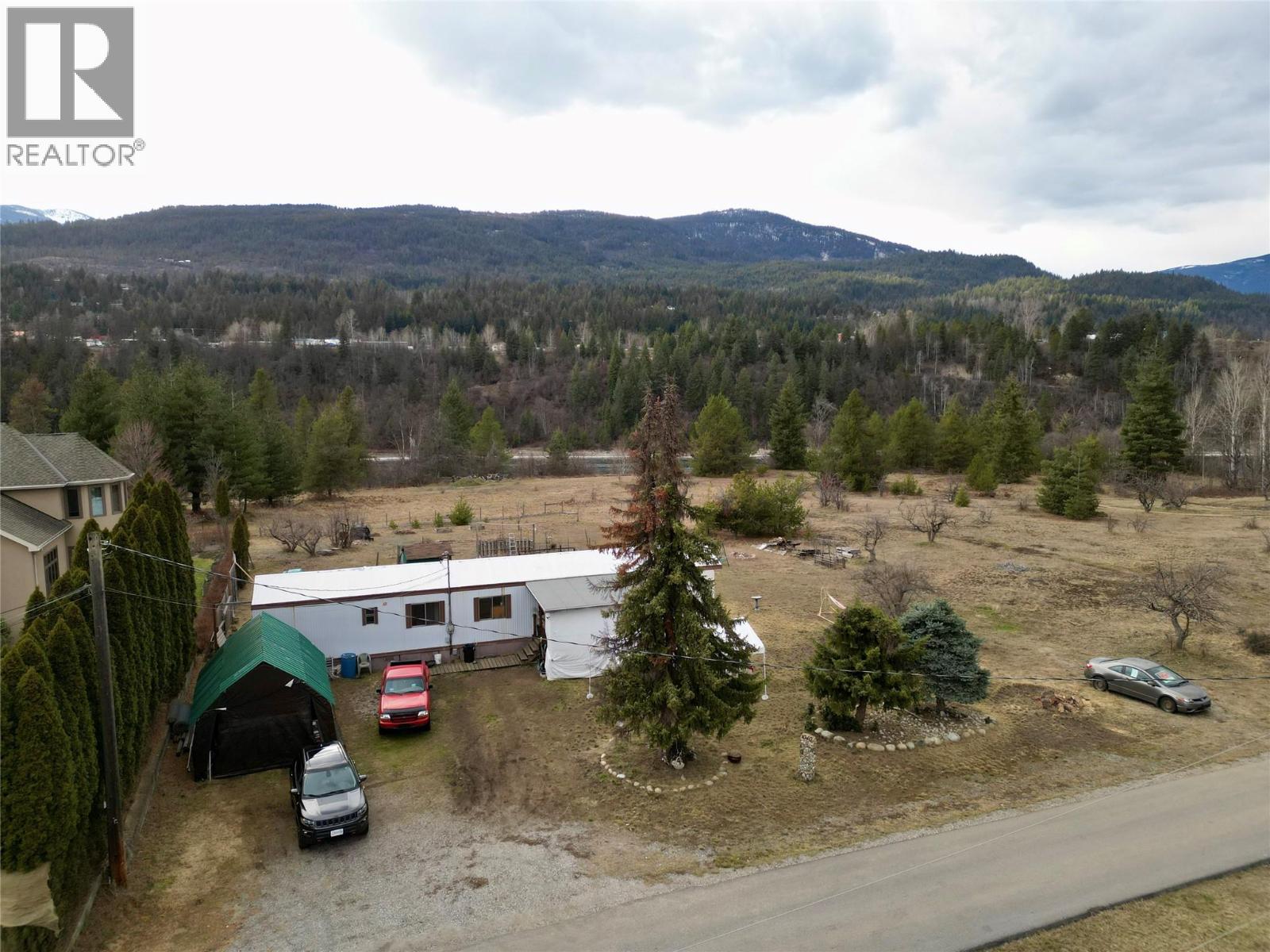 1040 Wild Orchard Lane, Castlegar, British Columbia  V1N 4L1 - Photo 4 - 10379153