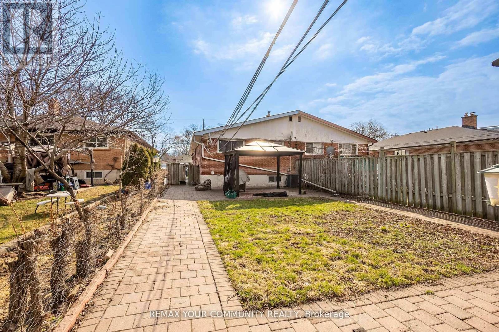 32 Marbury Crescent, Toronto (Parkwoods-Donalda), Ontario  M3A 2G2 - Photo 18 - C12876268