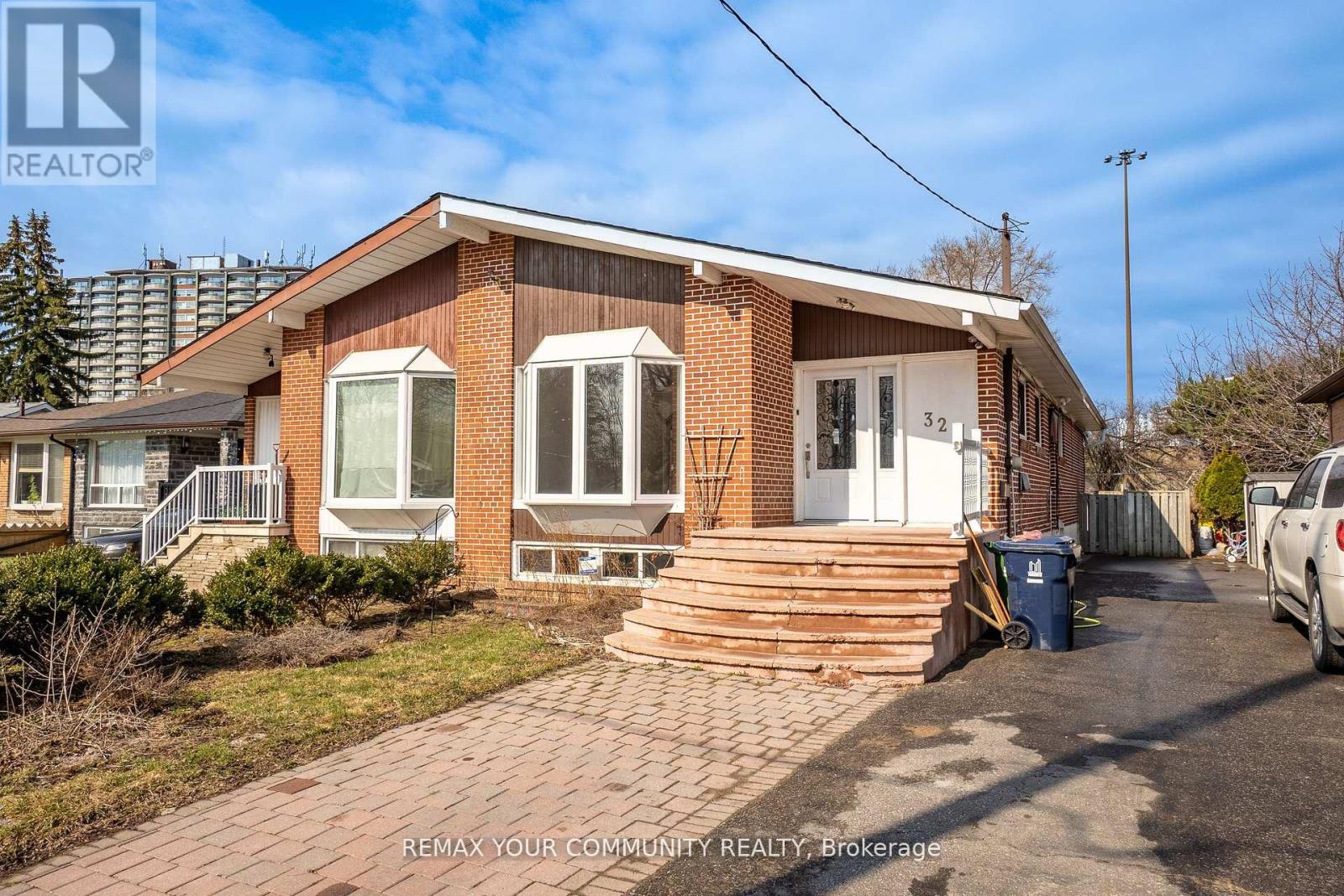 32 Marbury Crescent, Toronto (Parkwoods-Donalda), Ontario  M3A 2G2 - Photo 3 - C12876268