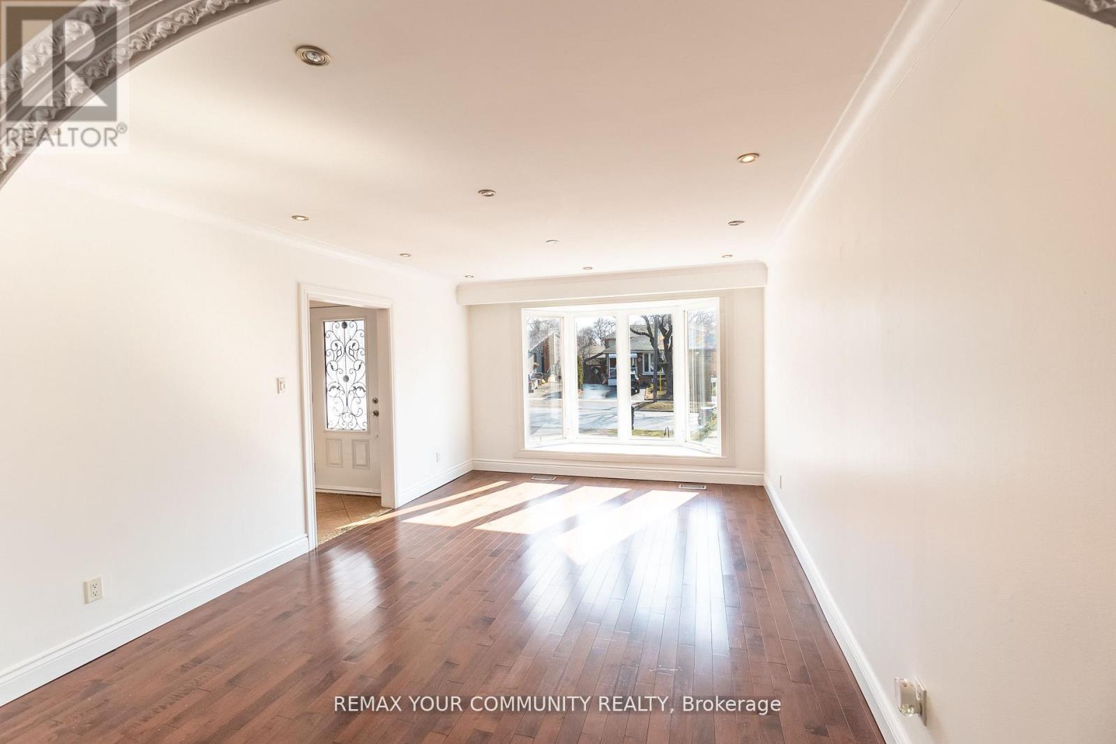 32 Marbury Crescent, Toronto (Parkwoods-Donalda), Ontario  M3A 2G2 - Photo 5 - C12876268