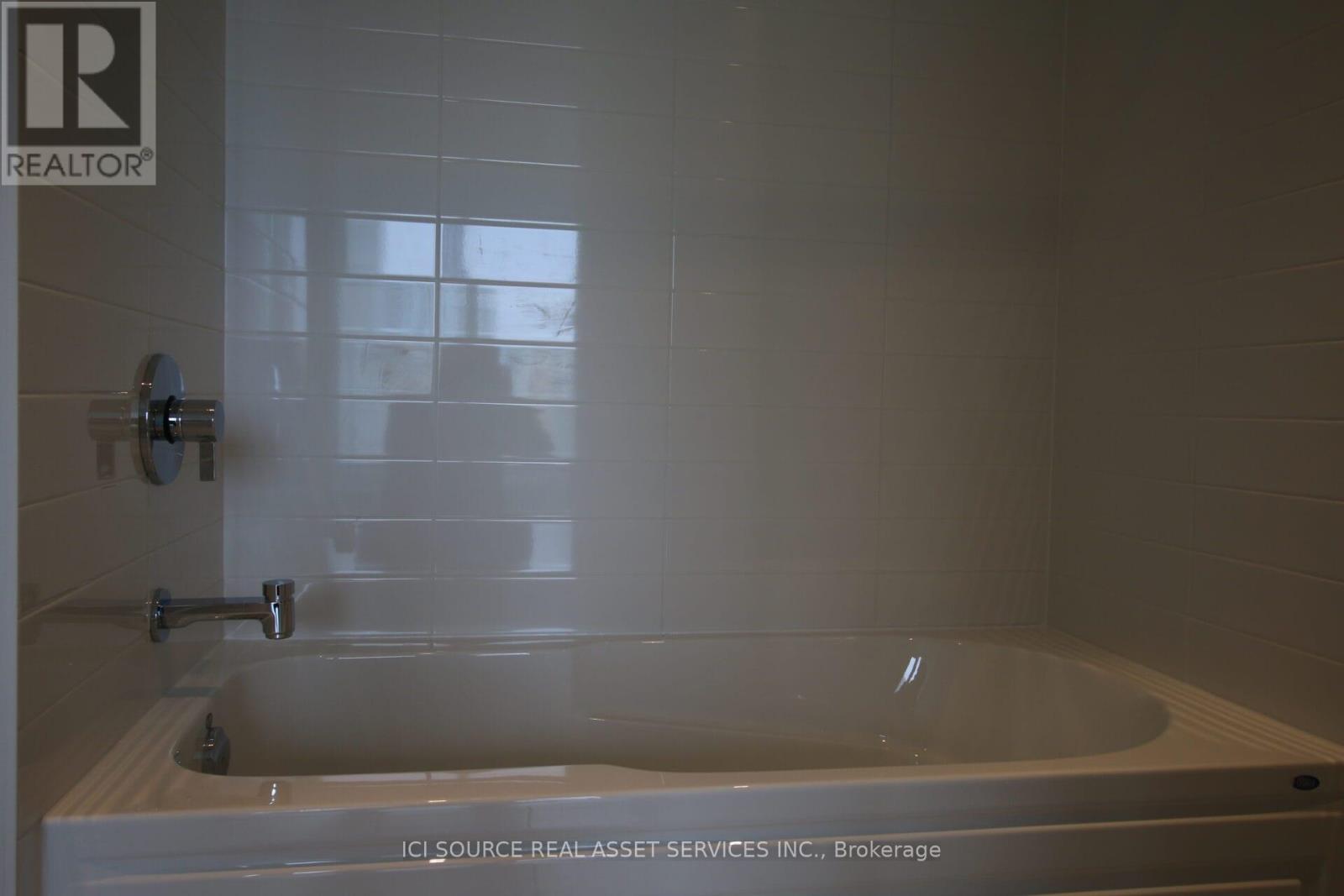 1801 - 199 Richmond Street, Toronto (Waterfront Communities), Ontario  M5V 0H4 - Photo 3 - C12876402