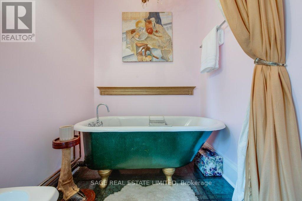 25 Helena Avenue, Toronto, Ontario  M6G 2H3 - Photo 20 - C12876420