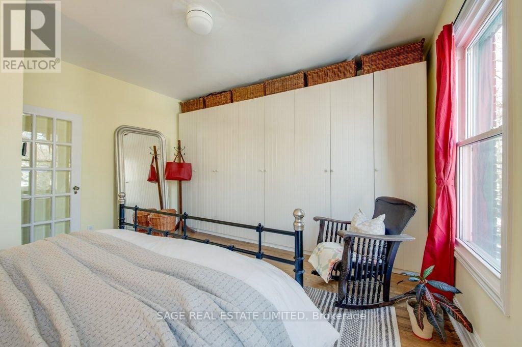 25 Helena Avenue, Toronto, Ontario  M6G 2H3 - Photo 23 - C12876420