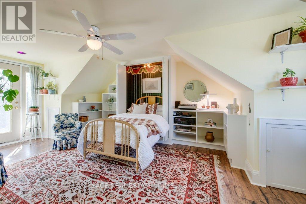 25 Helena Avenue, Toronto, Ontario  M6G 2H3 - Photo 29 - C12876420