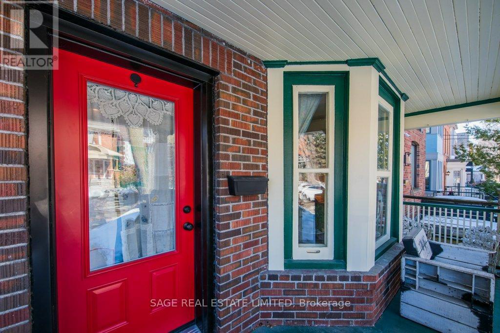 25 Helena Avenue, Toronto, Ontario  M6G 2H3 - Photo 3 - C12876420