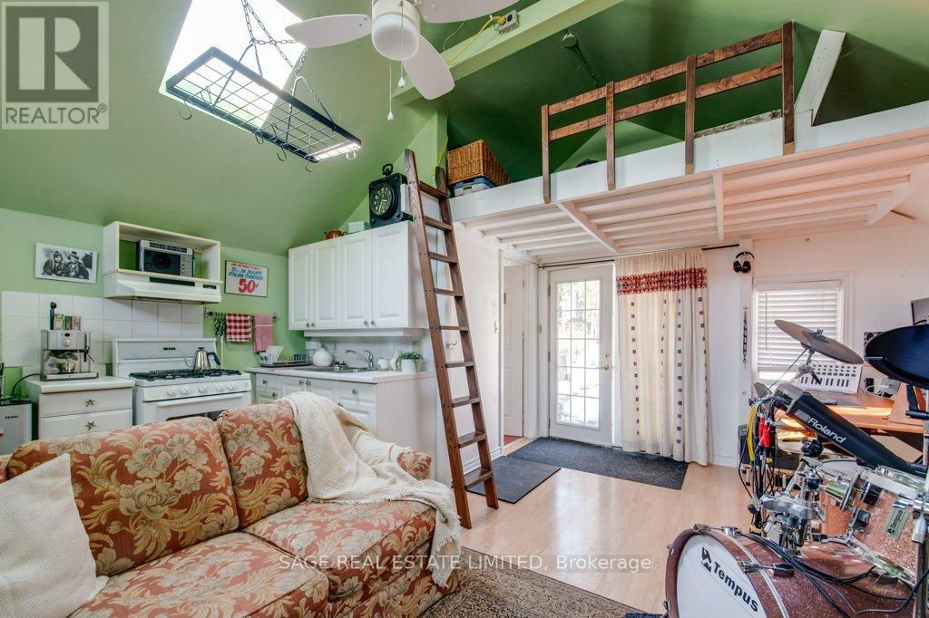 25 Helena Avenue, Toronto, Ontario  M6G 2H3 - Photo 43 - C12876420