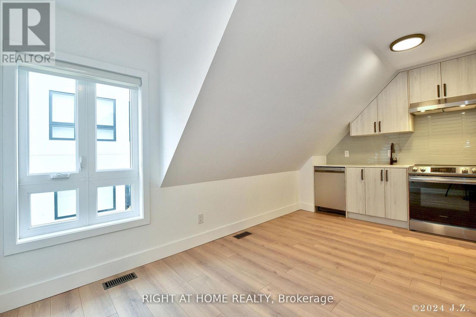 Coachhs - 50a Lanark Avenue, Toronto, Ontario  M6C 2B4 - Photo 6 - C12876446