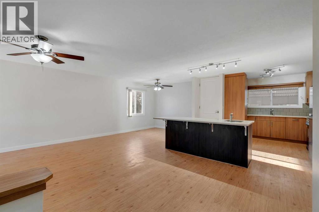 102 Huntham Place Ne, Calgary, Alberta  T2K 4Y6 - Photo 11 - A2280773