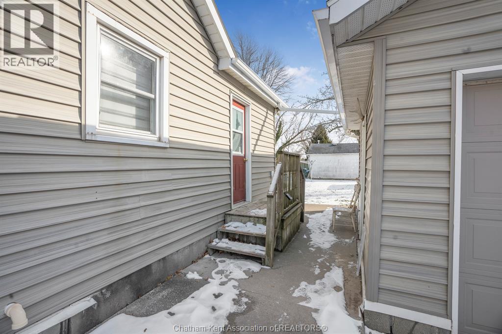 8554 Middle Line, Charing Cross, Ontario  N0P 1G0 - Photo 5 - 25031187