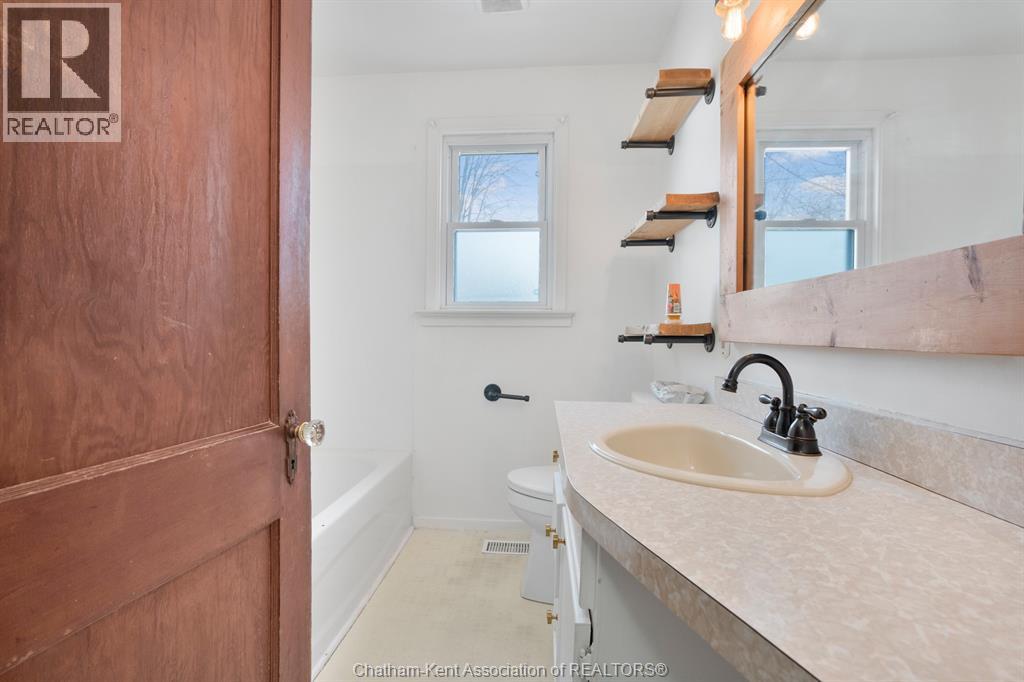 8554 Middle Line, Charing Cross, Ontario  N0P 1G0 - Photo 22 - 25031187