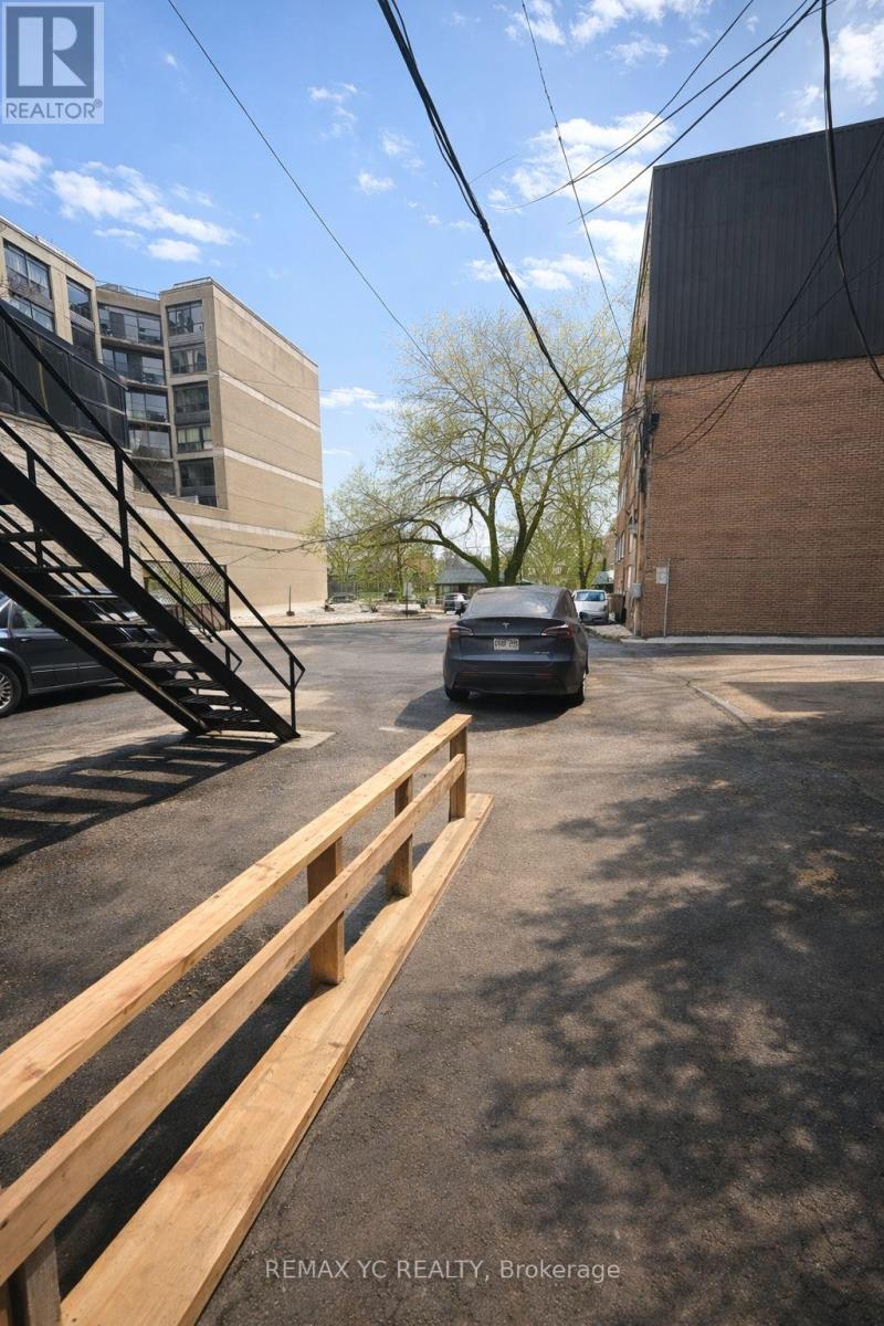 101 - 1960 Yonge Street, Toronto, Ontario  M4S 1Z7 - Photo 14 - C12856094