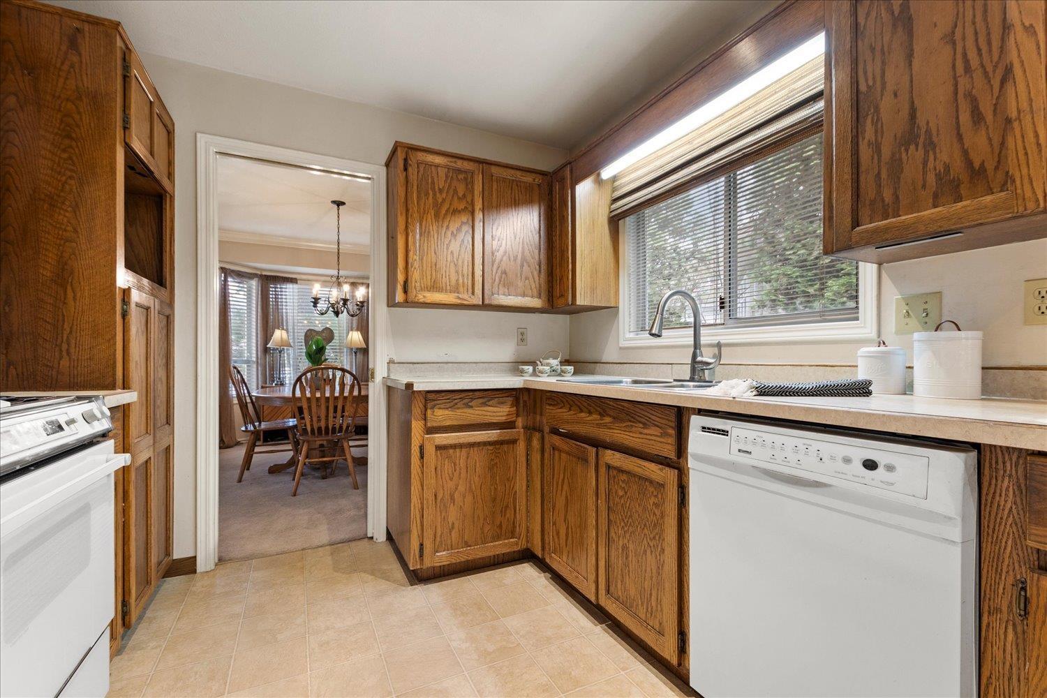 34825 Cassiar Court, Abbotsford, British Columbia  V2S 7G9 - Photo 12 - R3098895