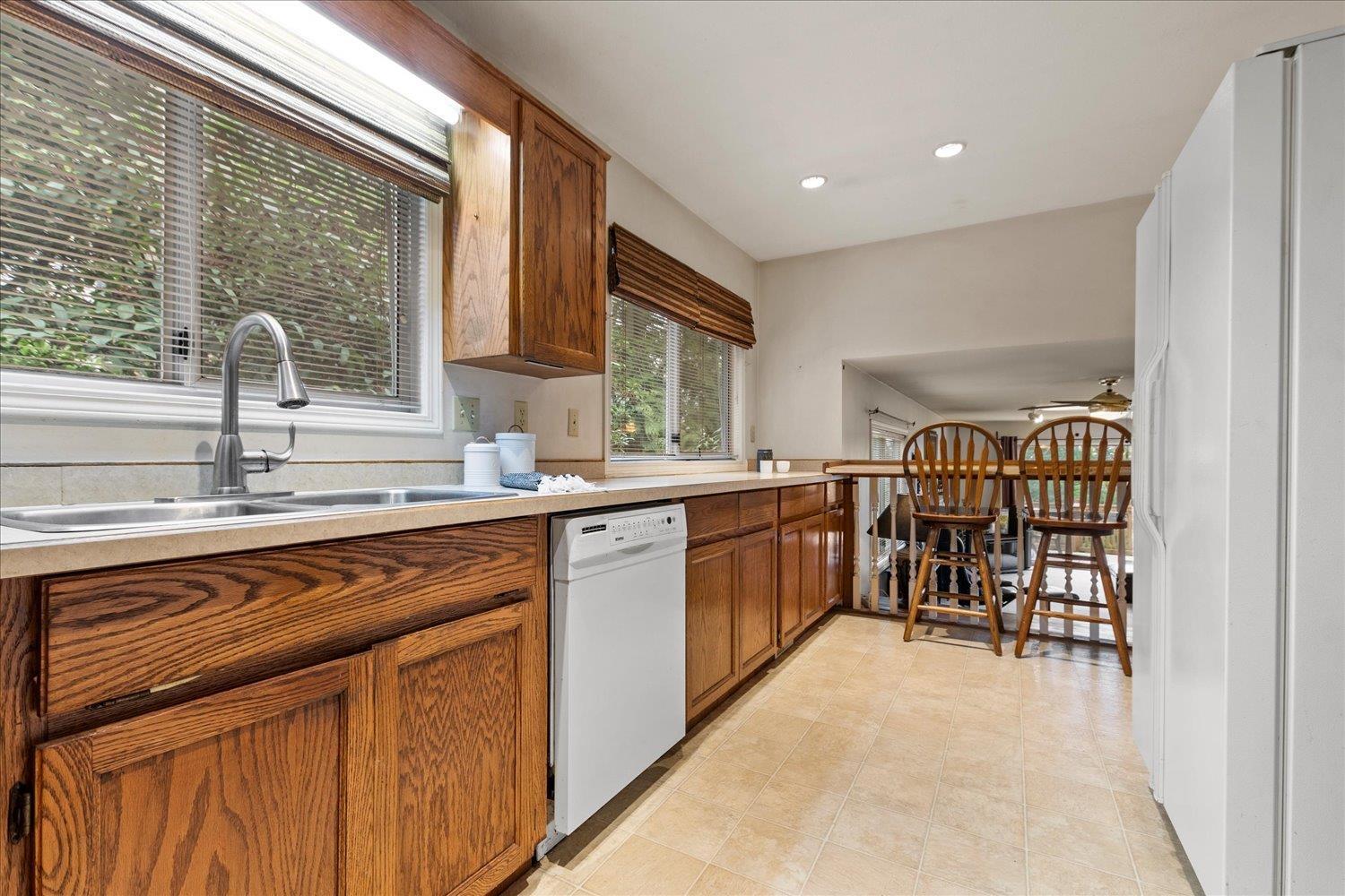 34825 Cassiar Court, Abbotsford, British Columbia  V2S 7G9 - Photo 10 - R3098895