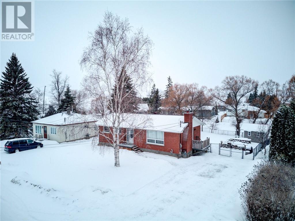 271 Albert Street, Azilda, Ontario  P0M 1B0 - Photo 2 - 2126784