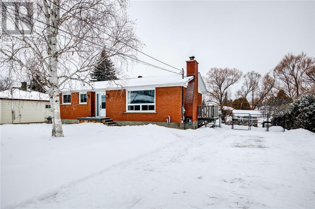 271 Albert Street, Azilda, Ontario  P0M 1B0 - Photo 3 - 2126784