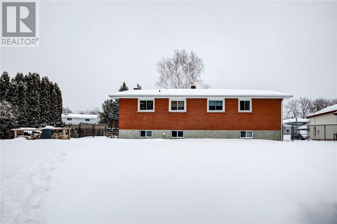 271 Albert Street, Azilda, Ontario  P0M 1B0 - Photo 4 - 2126784