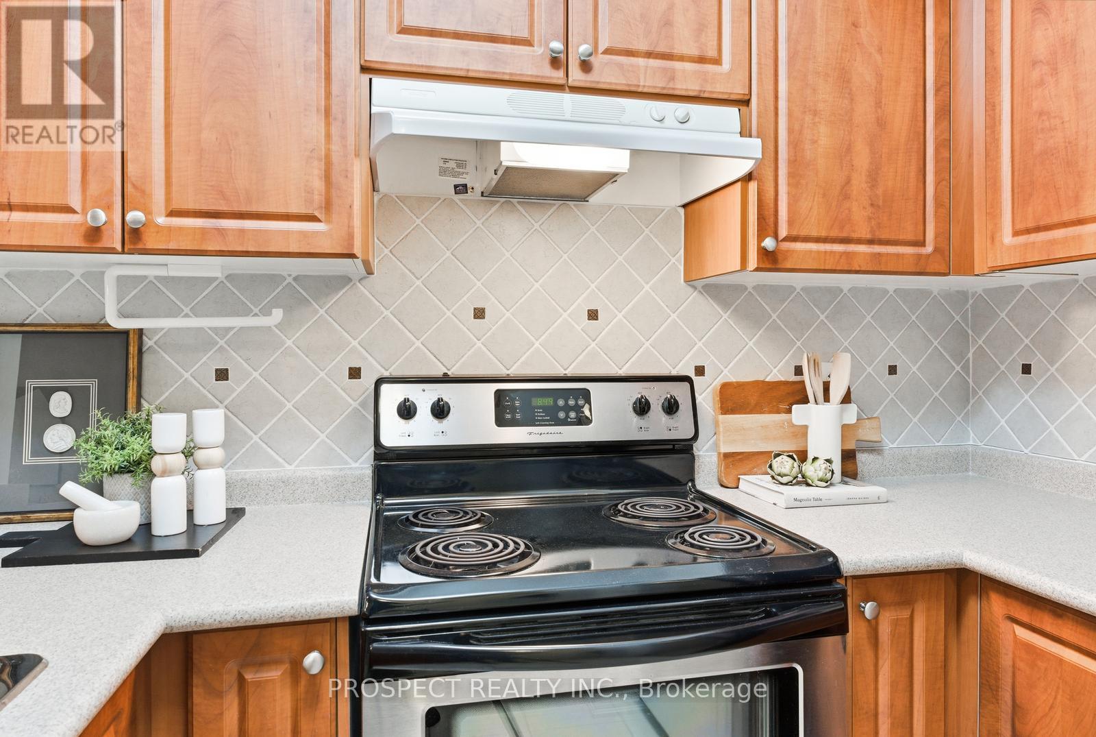 208 - 9451 Jane Street, Vaughan (Maple), Ontario  L6A 4J1 - Photo 7 - N12876272