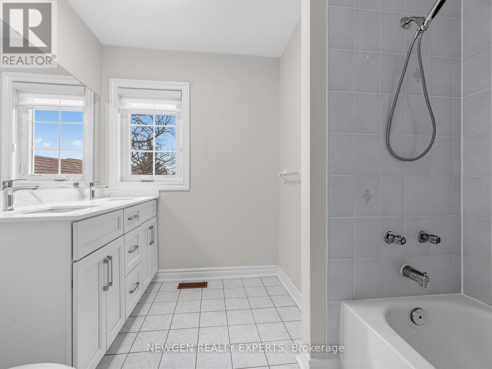 32 Bilbermar Drive, Richmond Hill (Devonsleigh), Ontario  L4S 1B9 - Photo 28 - N12876324