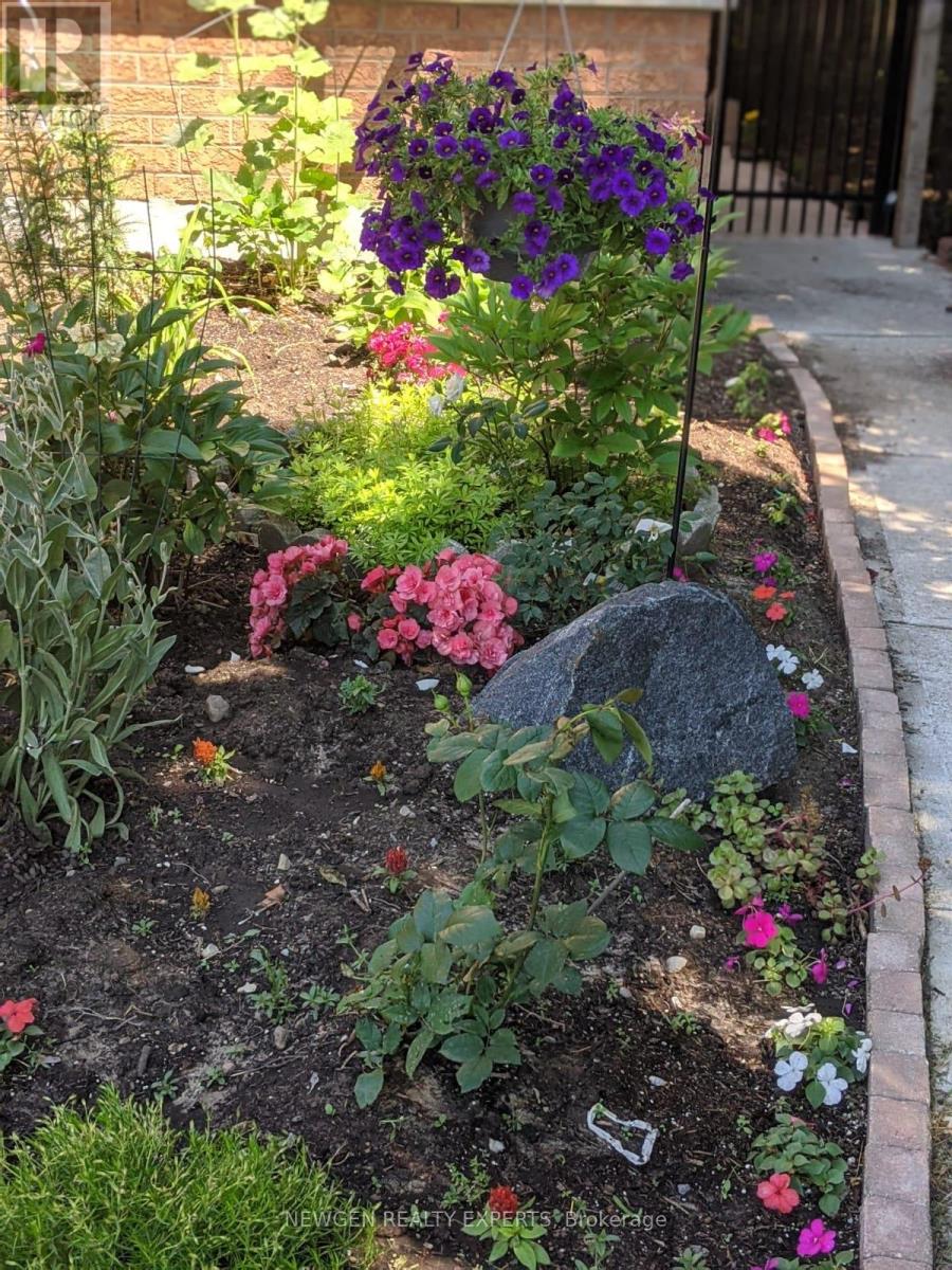 32 Bilbermar Drive, Richmond Hill (Devonsleigh), Ontario  L4S 1B9 - Photo 36 - N12876324