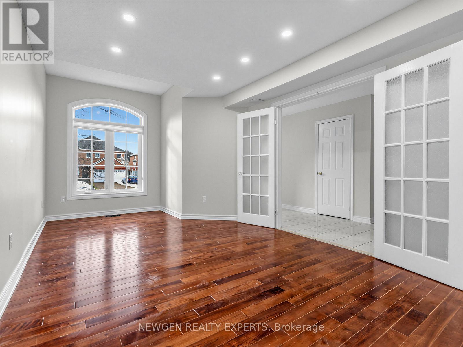 32 Bilbermar Drive, Richmond Hill (Devonsleigh), Ontario  L4S 1B9 - Photo 7 - N12876324