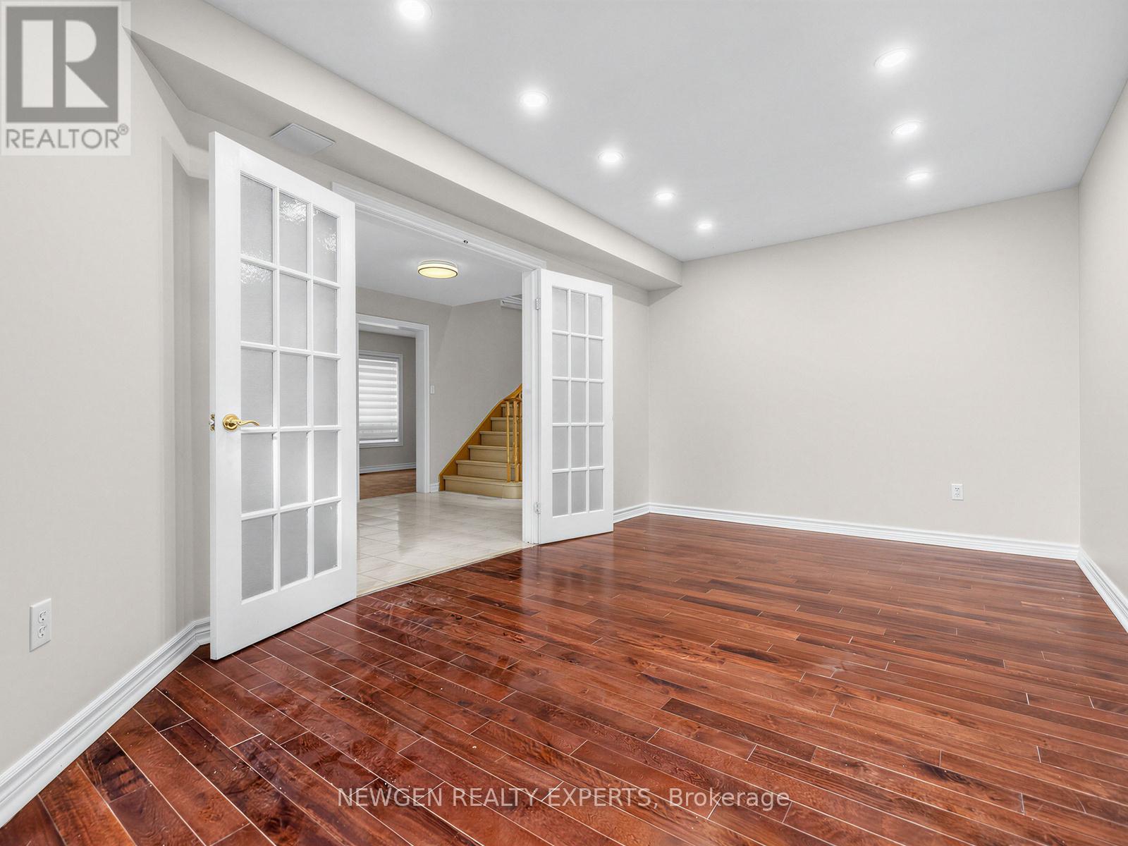 32 Bilbermar Drive, Richmond Hill (Devonsleigh), Ontario  L4S 1B9 - Photo 8 - N12876324