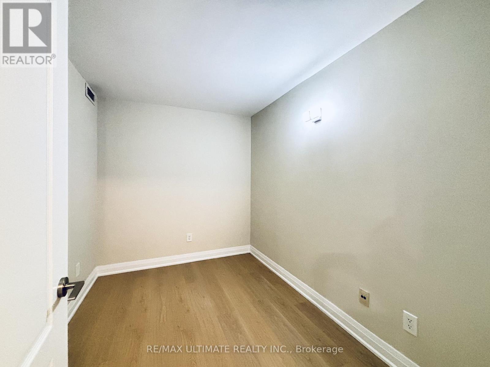 1203 - 135 Pond Drive, Markham (Commerce Valley), Ontario  L3T 7V6 - Photo 9 - N12876360