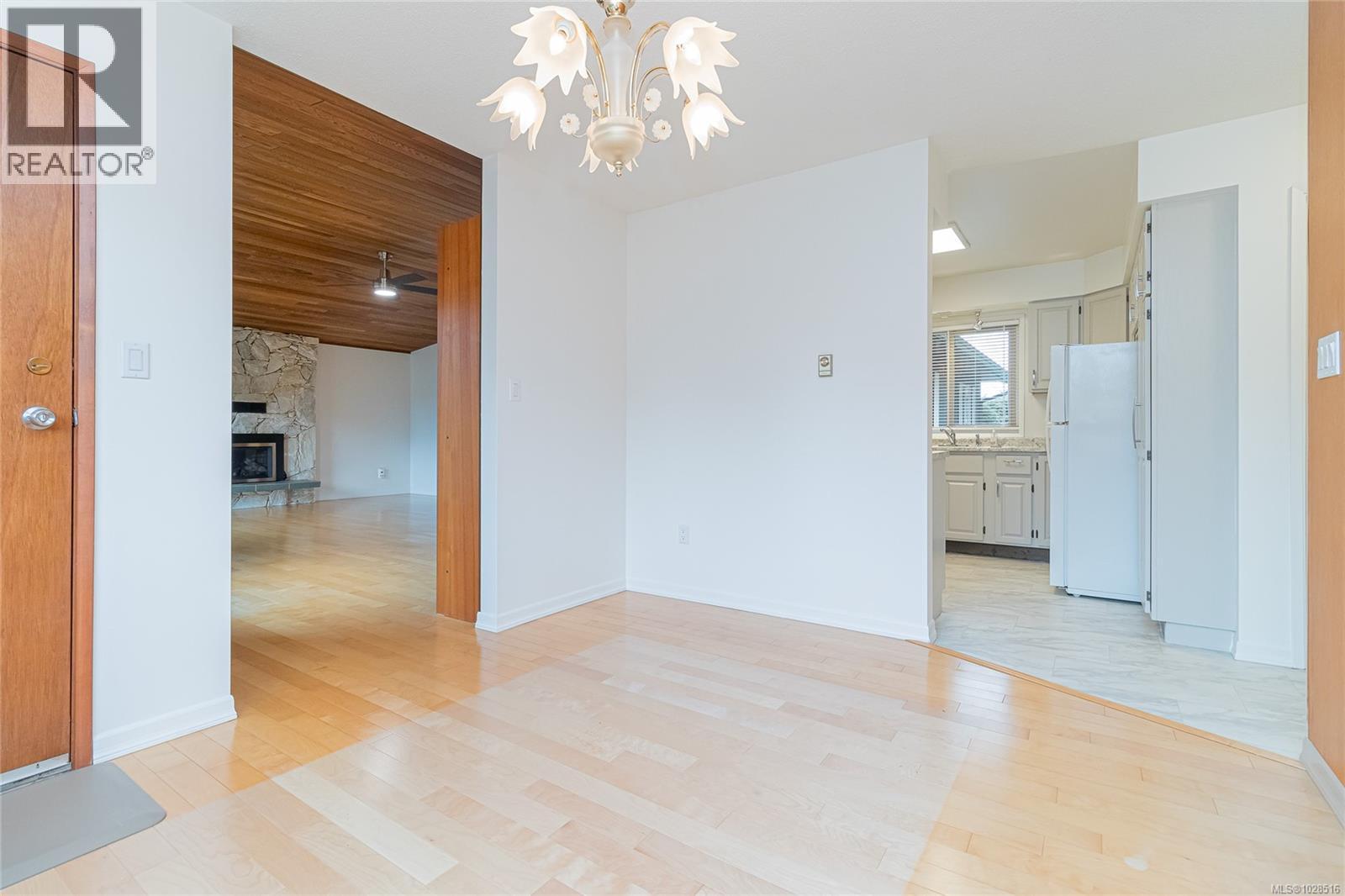 8100 Mahon Pl, Central Saanich, British Columbia  V8M 1K5 - Photo 15 - 1028516