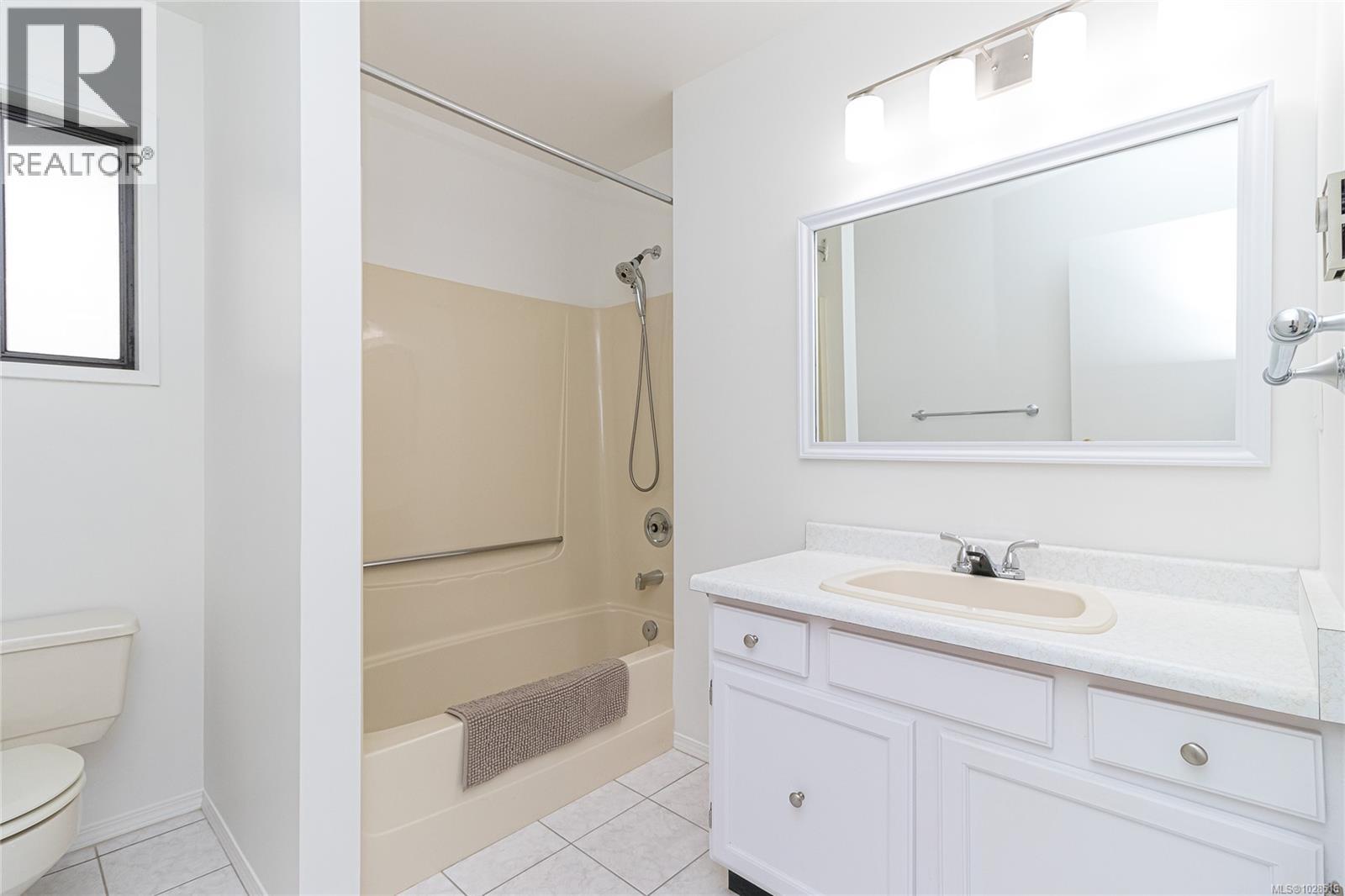 8100 Mahon Pl, Central Saanich, British Columbia  V8M 1K5 - Photo 27 - 1028516