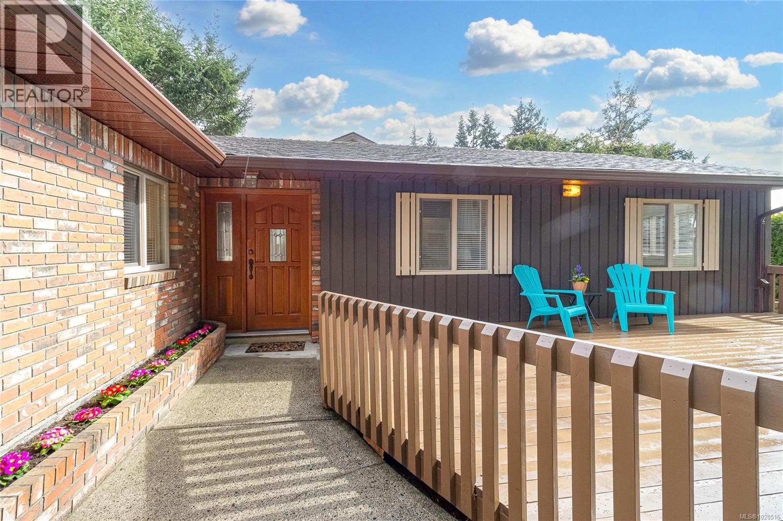 8100 Mahon Pl, Central Saanich, British Columbia  V8M 1K5 - Photo 5 - 1028516