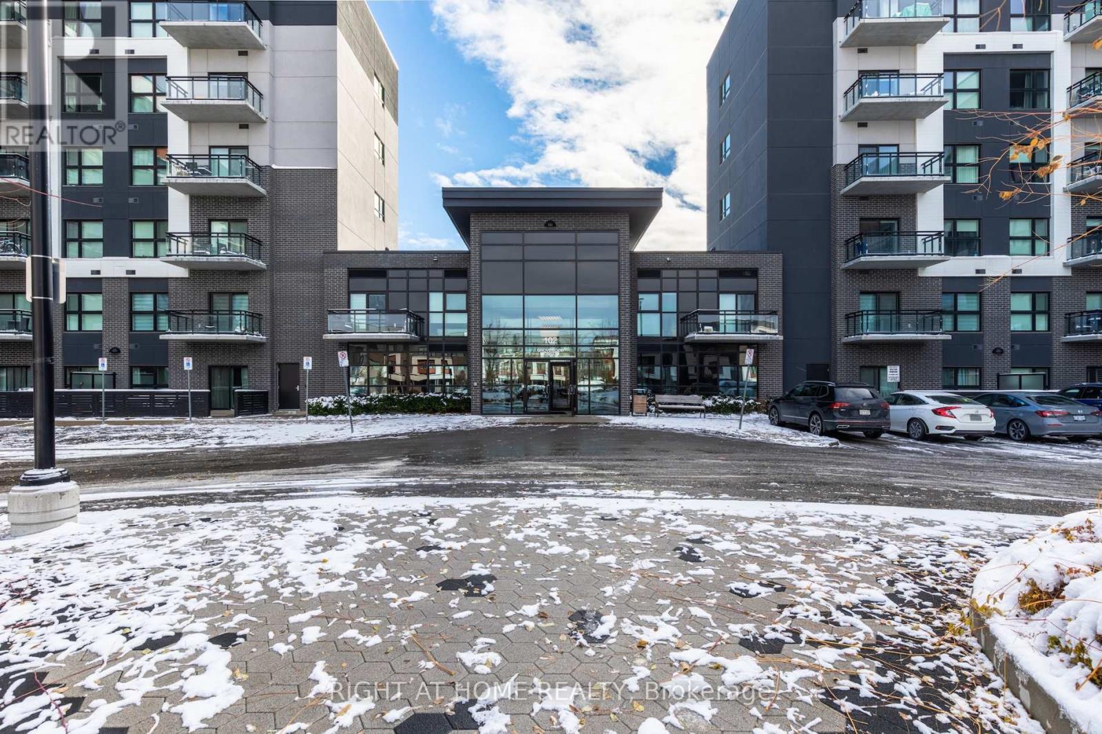 109 - 102 GROVEWOOD COMMON, Oakville, Ontario