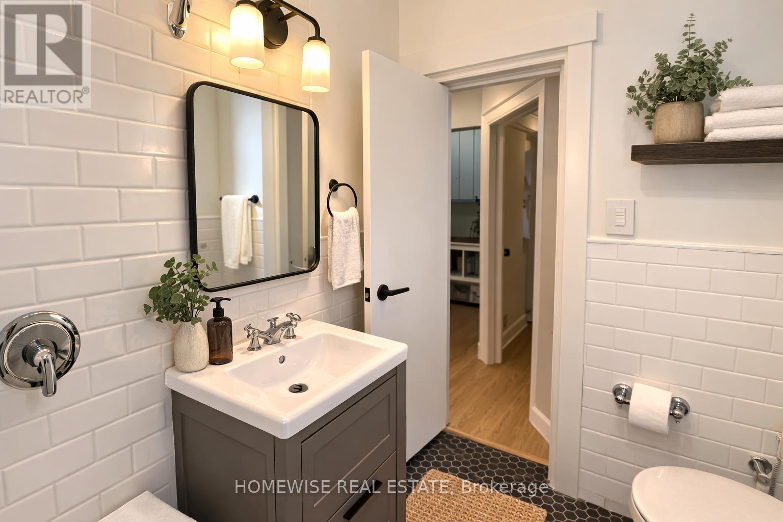 2 - 1542 King Street W, Toronto, Ontario  M6K 1J6 - Photo 4 - W12876322