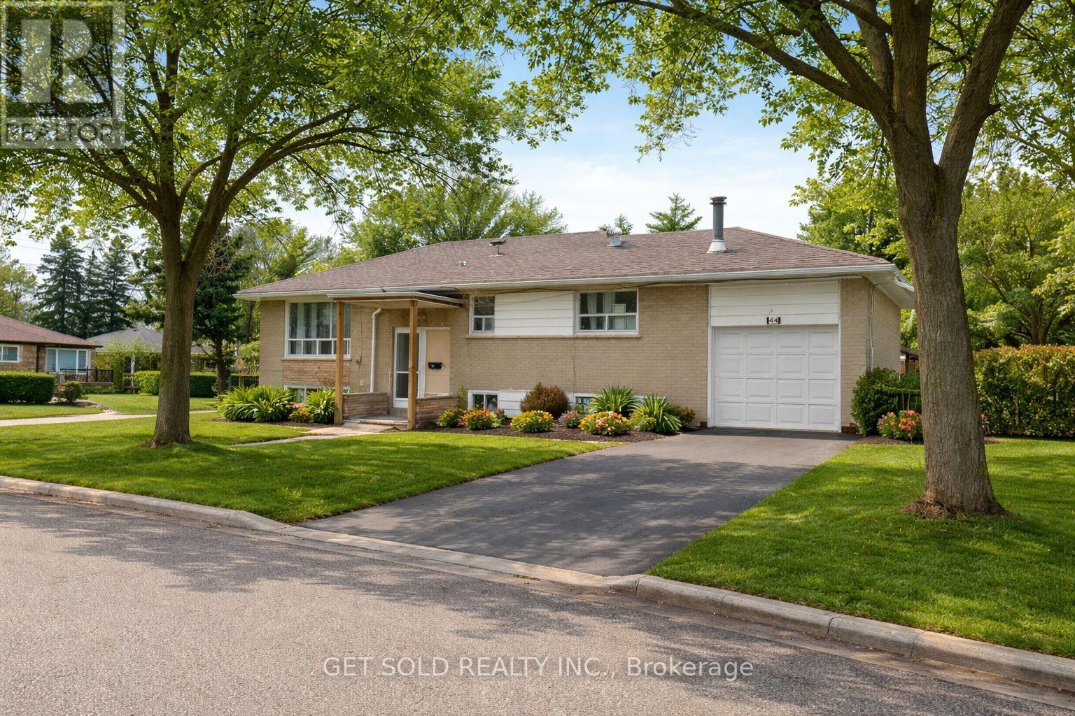 44 DASHWOOD CRESCENT, Toronto, Ontario