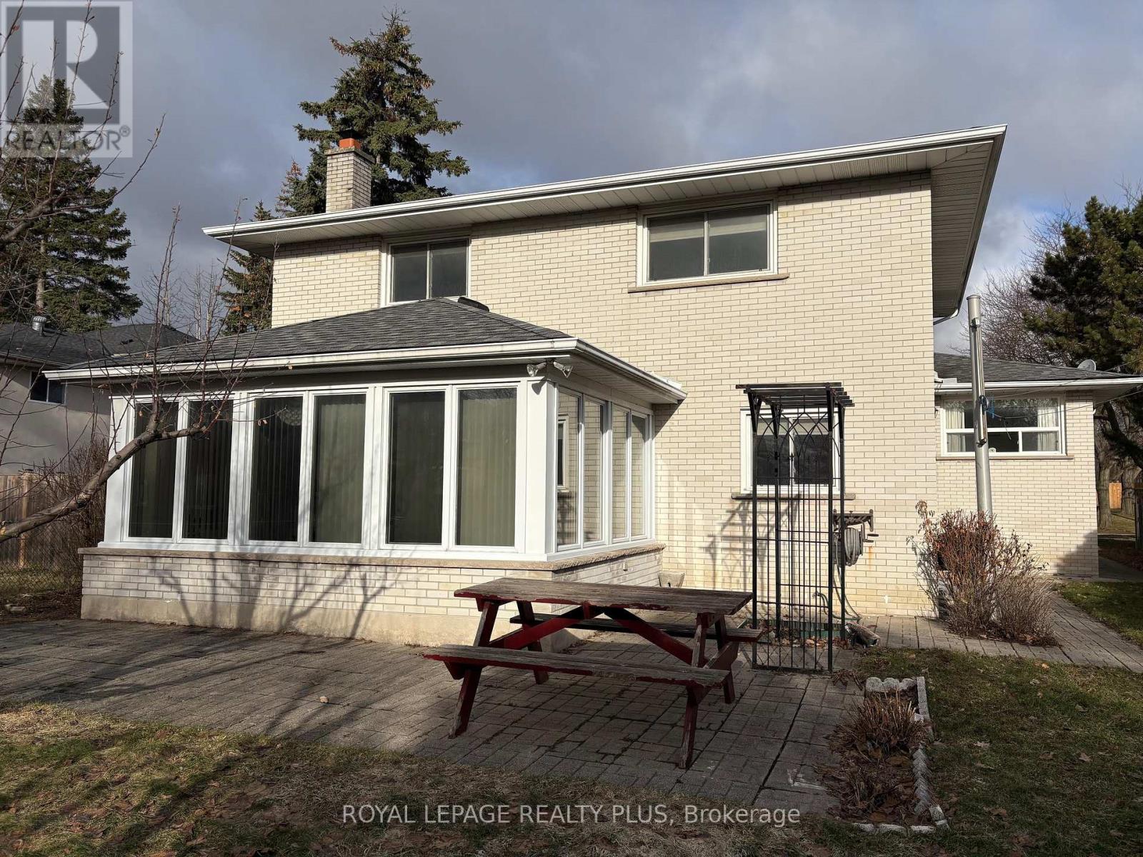 2524 Avongate Drive S, Mississauga, Ontario  L5C 2X5 - Photo 12 - W12876372