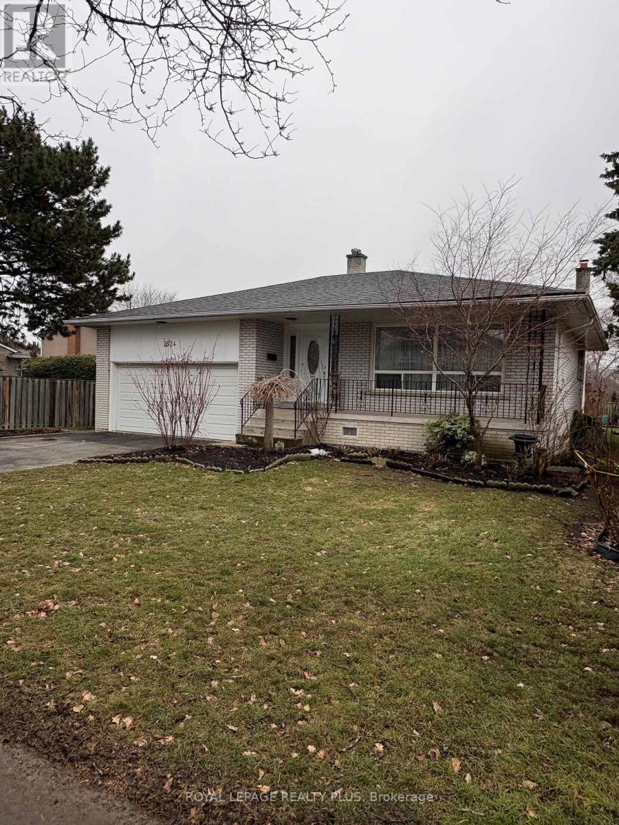 2524 Avongate Drive S, Mississauga, Ontario  L5C 2X5 - Photo 2 - W12876372