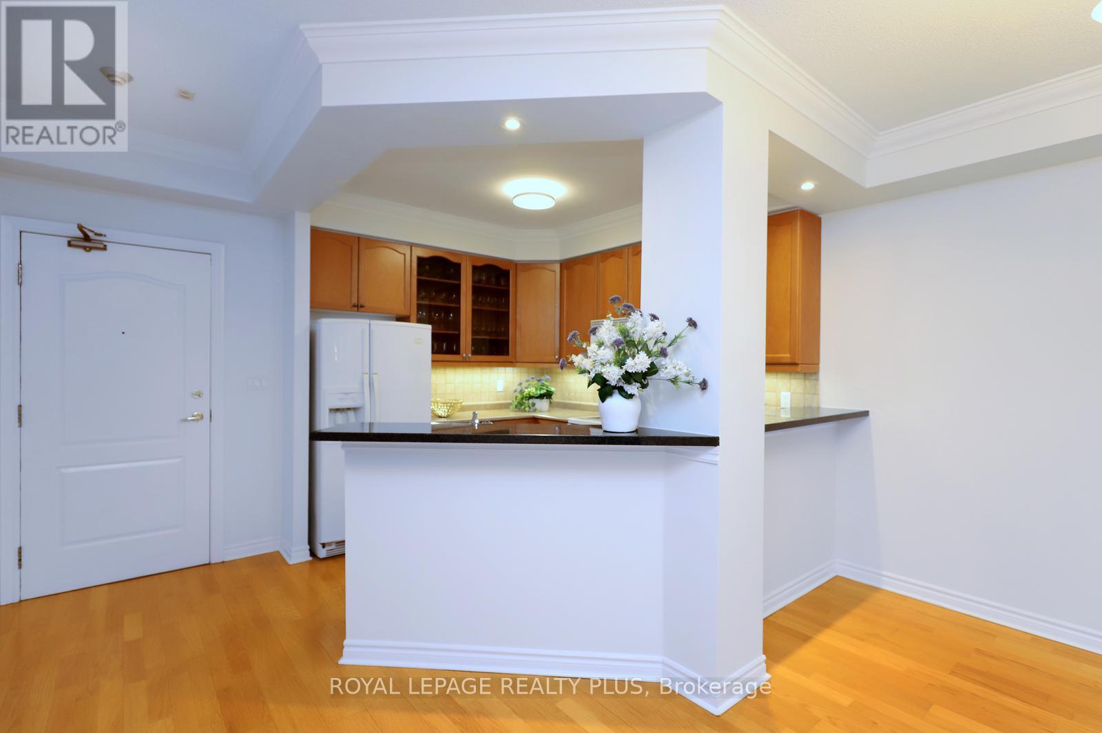 215 - 3351 Cawthra Road, Mississauga (Applewood), Ontario  L5A 4N5 - Photo 11 - W12876388