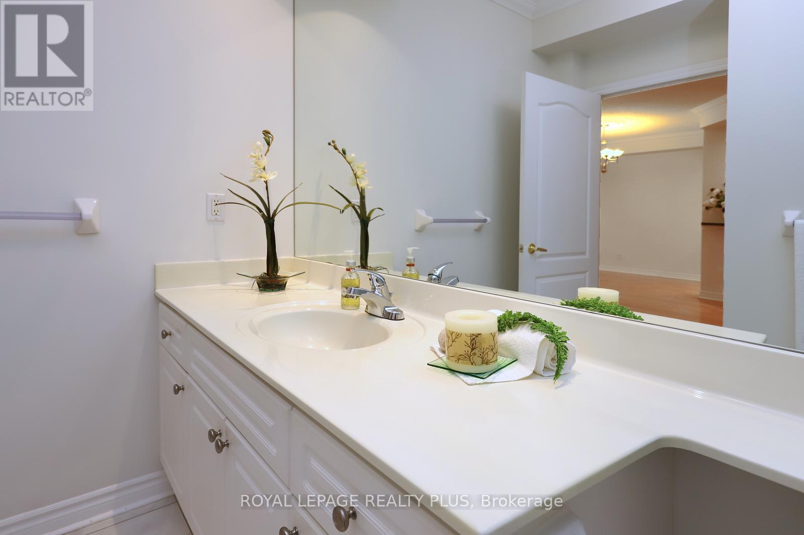 215 - 3351 Cawthra Road, Mississauga (Applewood), Ontario  L5A 4N5 - Photo 20 - W12876388