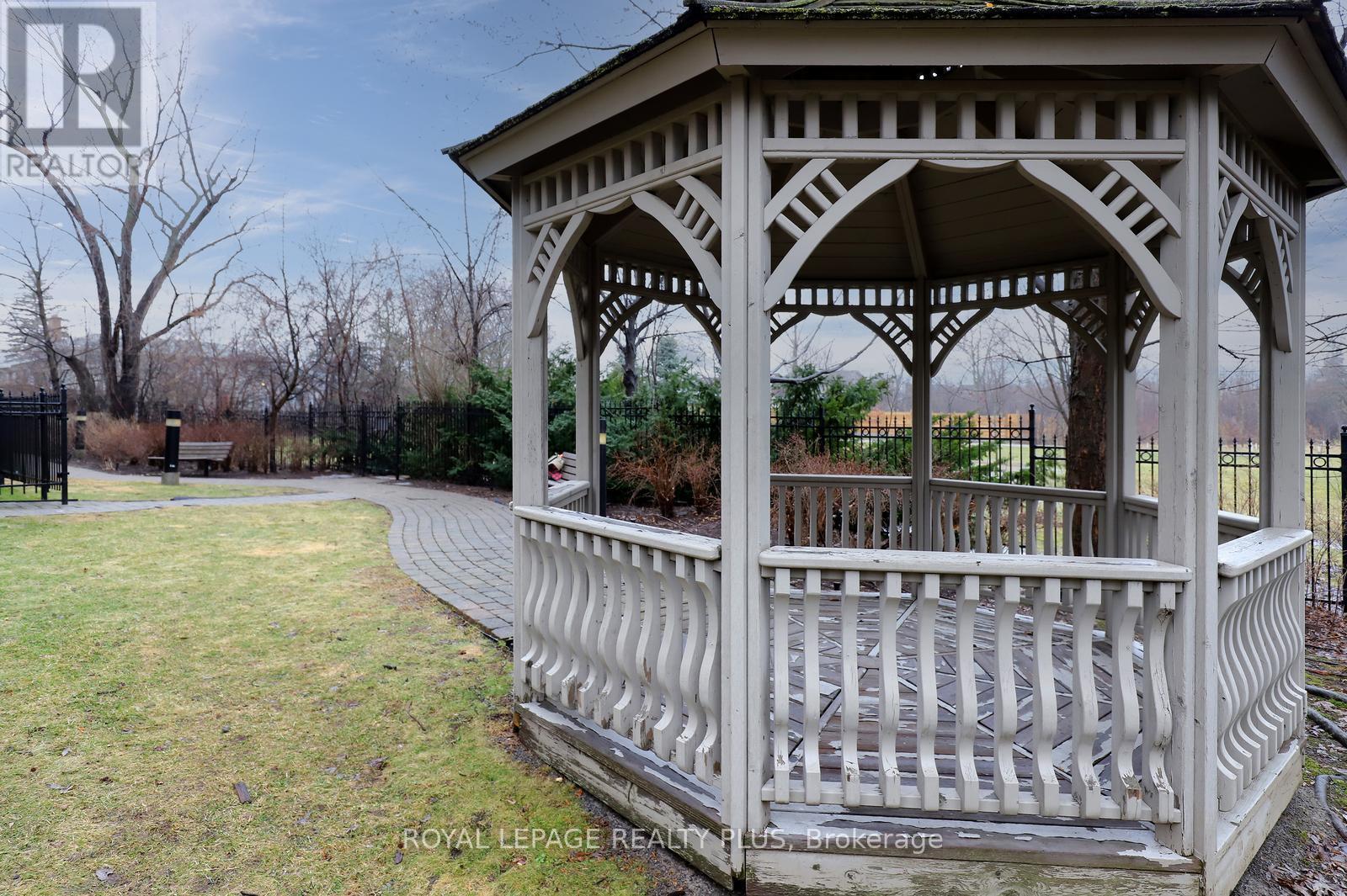 215 - 3351 Cawthra Road, Mississauga (Applewood), Ontario  L5A 4N5 - Photo 27 - W12876388