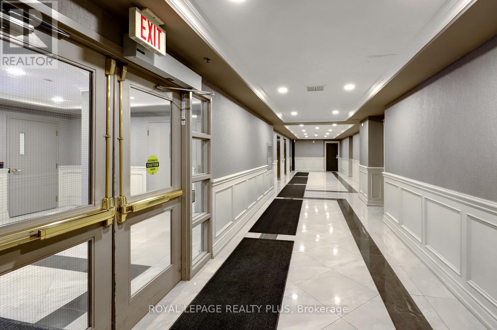 215 - 3351 Cawthra Road, Mississauga (Applewood), Ontario  L5A 4N5 - Photo 4 - W12876388