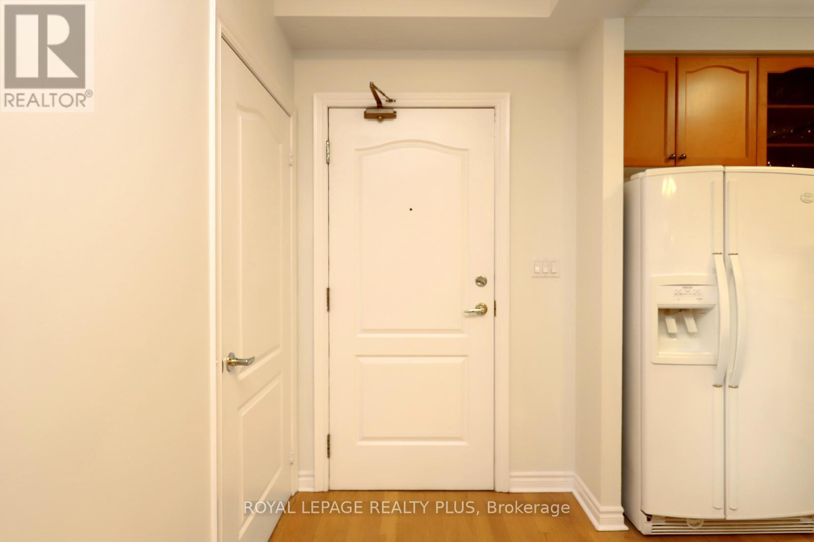 215 - 3351 Cawthra Road, Mississauga (Applewood), Ontario  L5A 4N5 - Photo 6 - W12876388