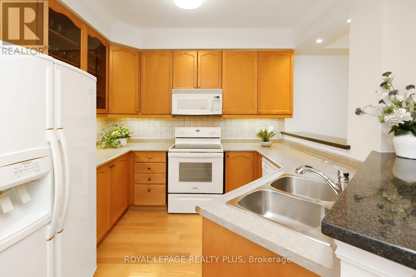 215 - 3351 Cawthra Road, Mississauga (Applewood), Ontario  L5A 4N5 - Photo 7 - W12876388